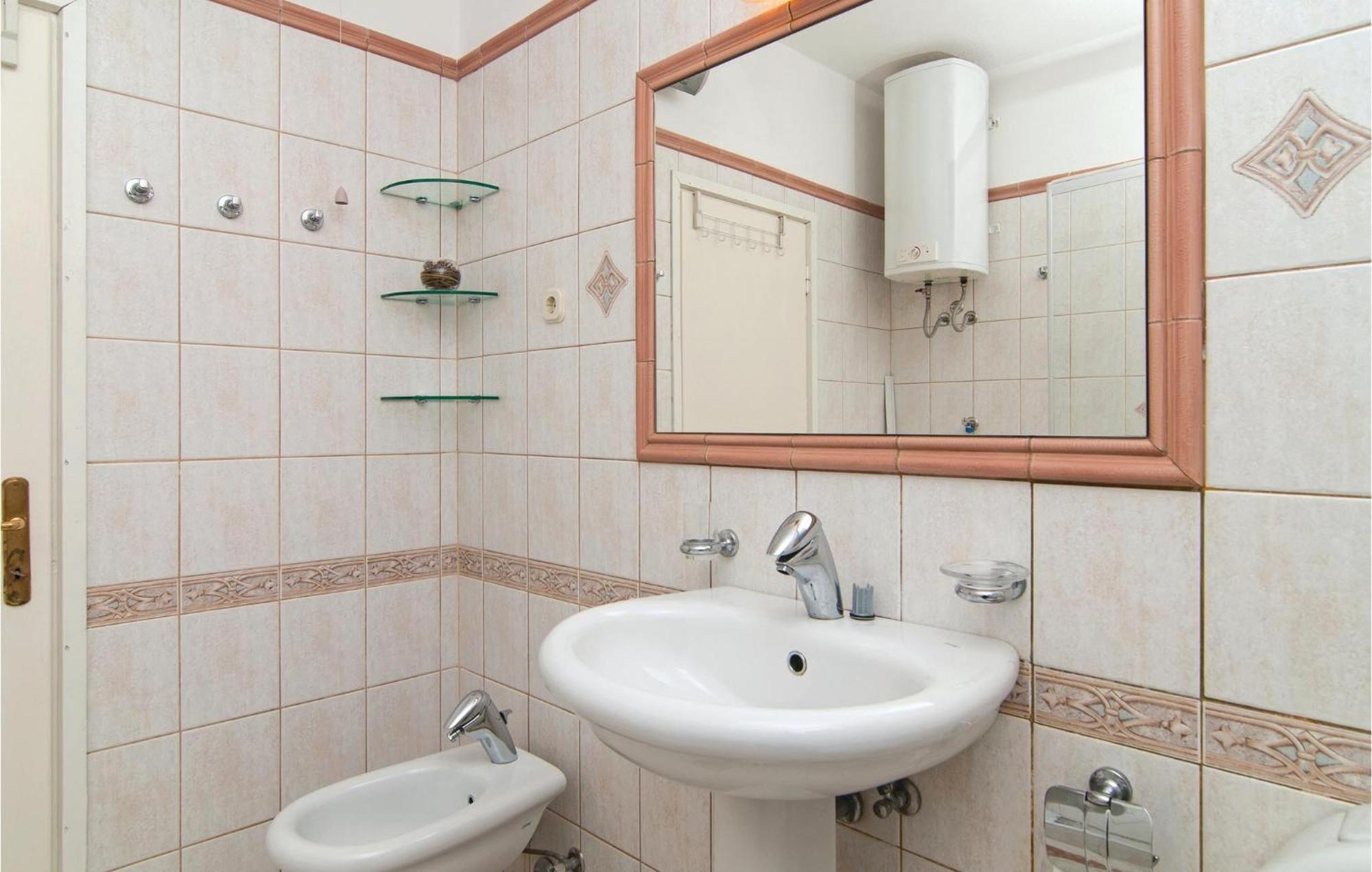 3 Bedroom Cozy Home In Supetar Exterior photo